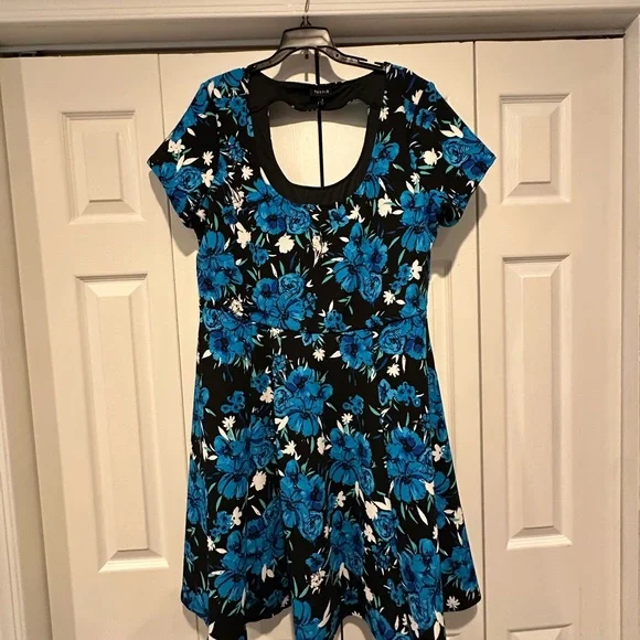 Floral Blue and Black Dress - Picture 2 of 3